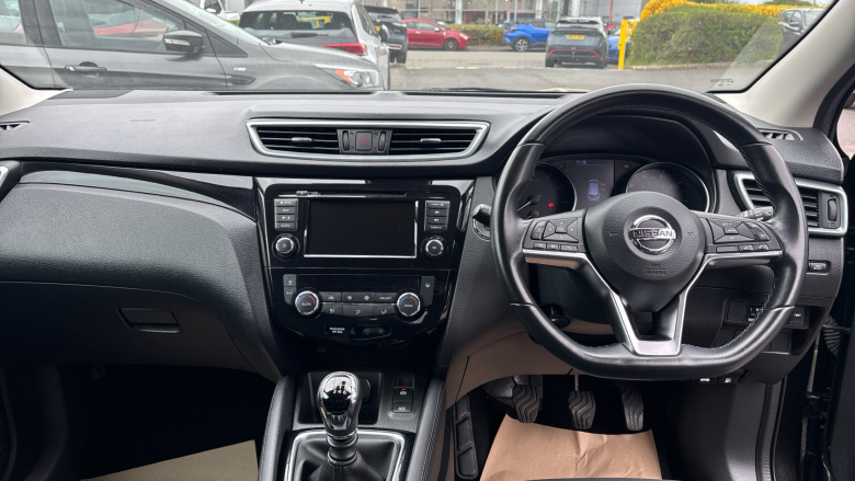 Nissan Qashqai 1.3 DiG-T N-Connecta 5dr Petrol Hatchback